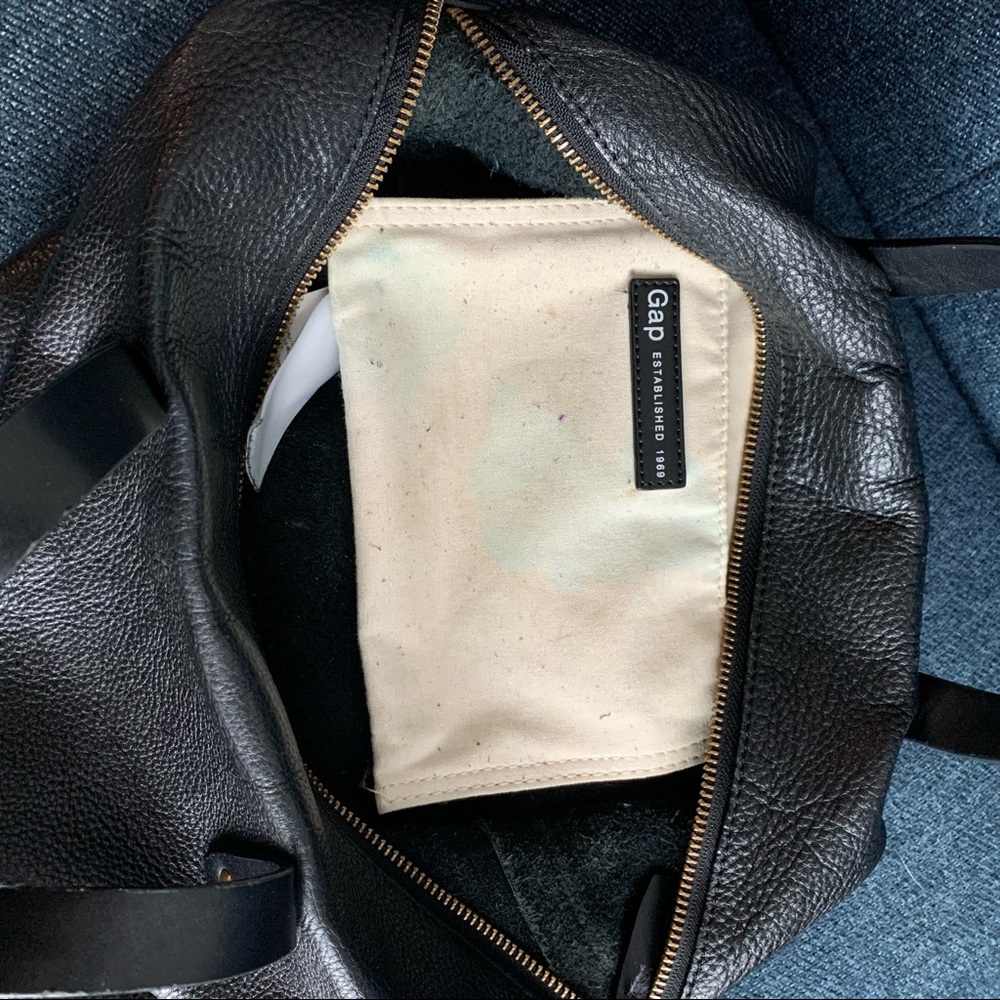 GAP Black Leather Mid-sized Crossbody Bag - Picture 3 of 9